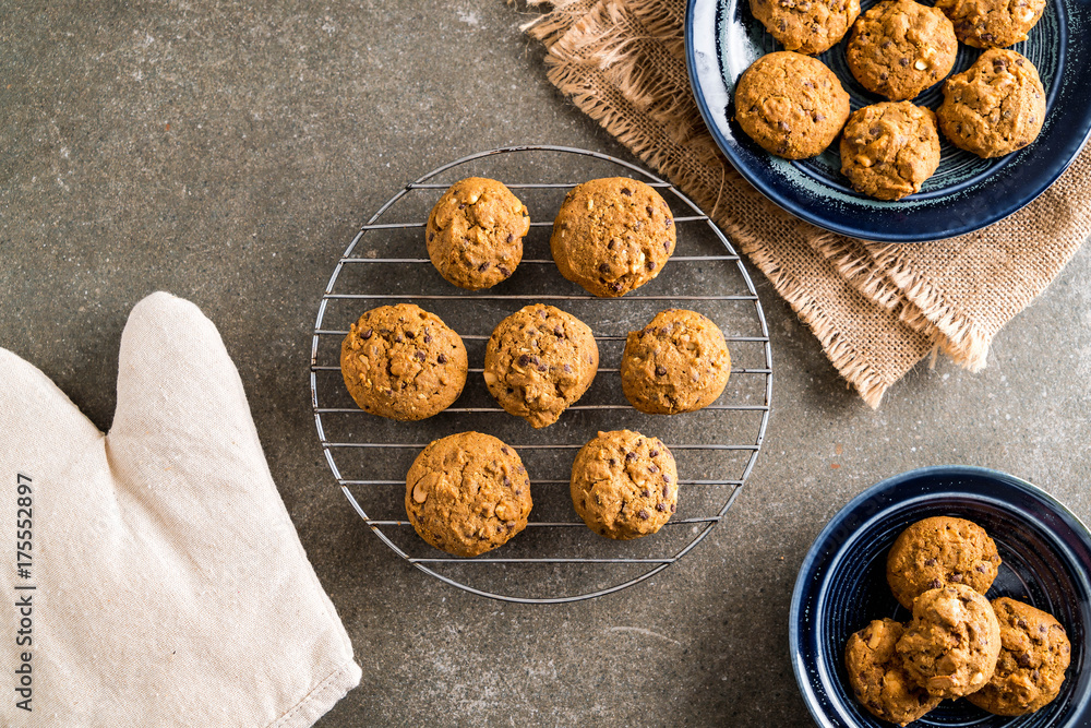chocolate and cashew nut cookies chocolate and cashew nut cookies