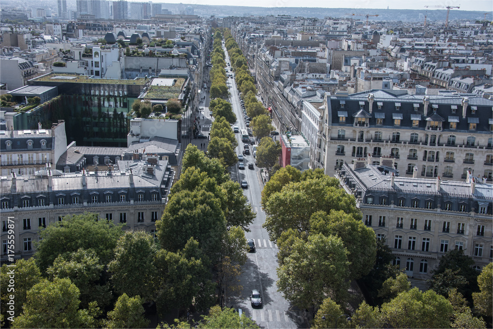 Vue de Paris depuis l'Arc de Triomphe à l'Étoile, l'avenue Kléber et les buildings de bord de Seine du 15ème arrondissement