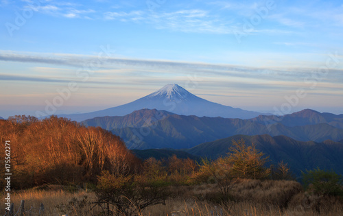 大蔵高丸から夜明けの富士山