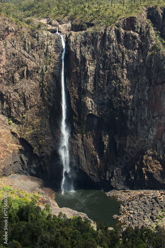 Wallaman Falls in Girringun NP  der h  chste Wasserfall in Australien