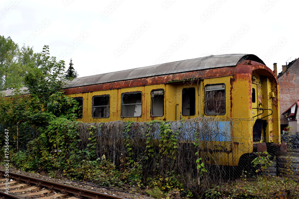 Alter Eisenbahnwaggon auf Abstellgleis in Tschechien Alter Eisenbahnwaggon auf Abstellgleis in Tschechien
