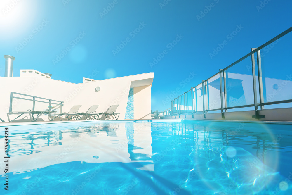 Naklejka premium Outdoor swimming pool at the House roof