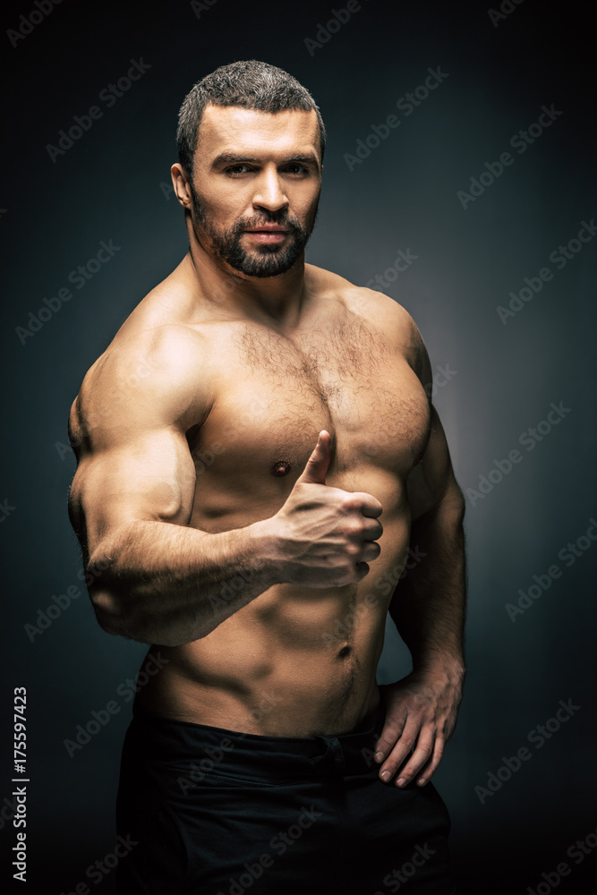 Fototapeta premium athletic man showing thumb up