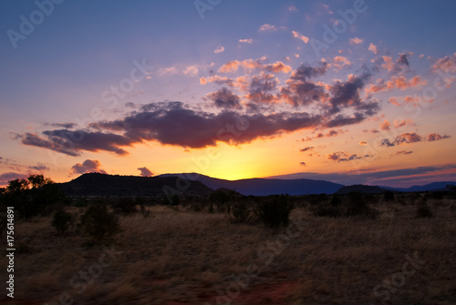 Sonnenuntergang im Tsavo Ost Nationalpark, Kenia