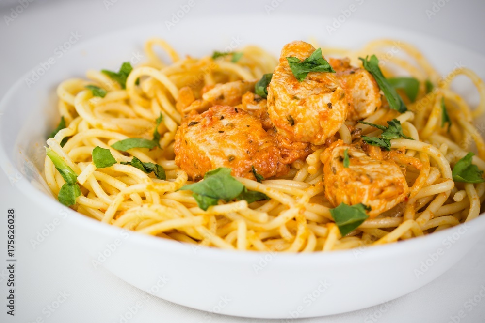 Spaghetti with chicken meat and cream sauce