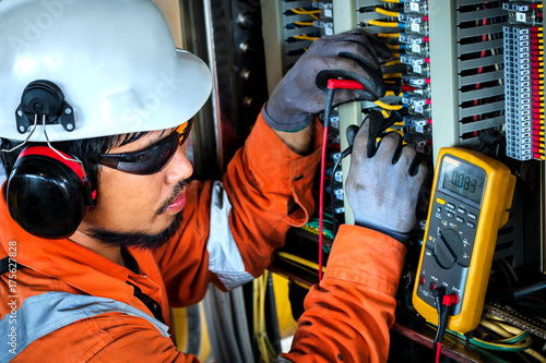 Technician,Instrument technician on the job calibrate or function check pneumatic control valve in process oil and gas platform offshore,technician