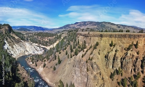 YELLOWSTONE NATIONAL PARK