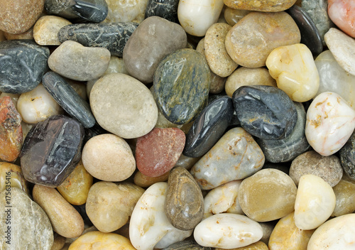 Bunte Kieselsteine, Colorful pebbles Stock-Foto | Adobe Stock