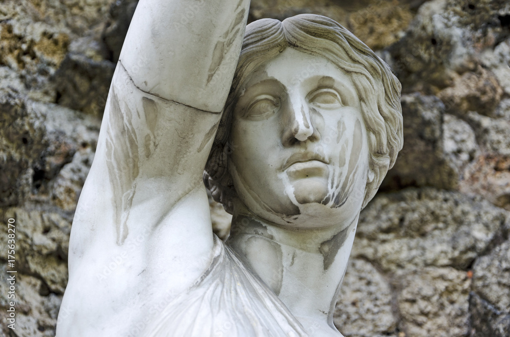 Statue armpit