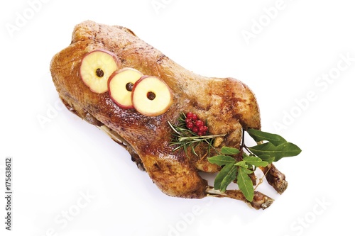 Roast goose with apple rings