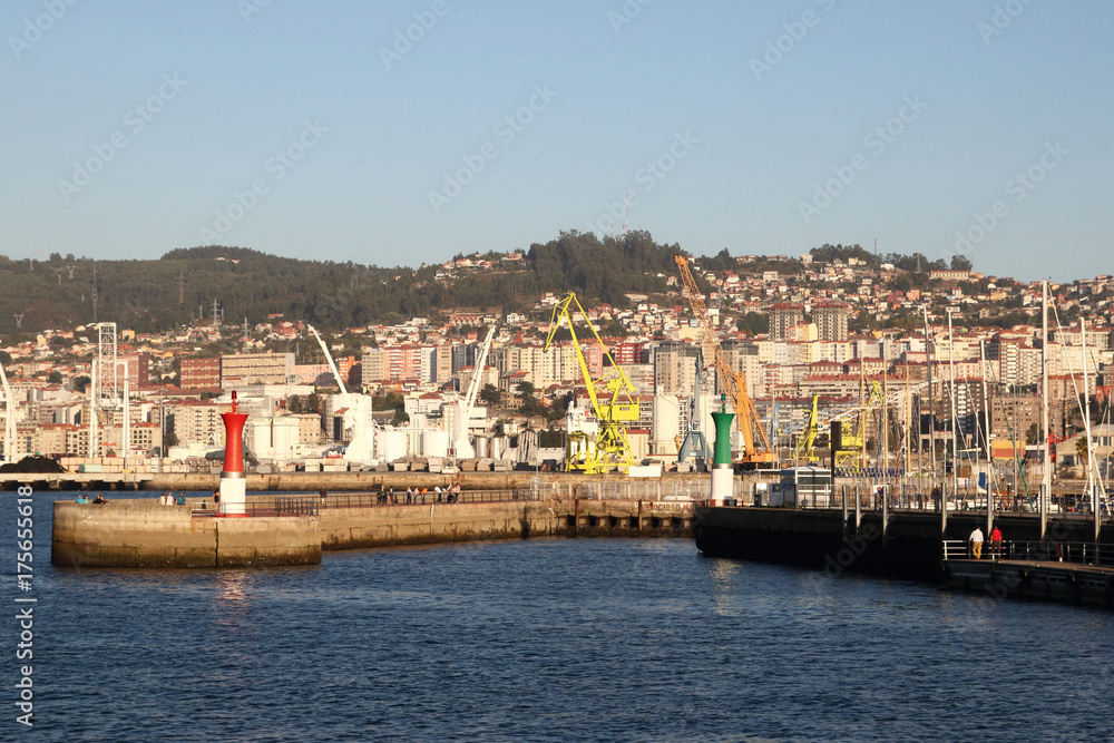puerto de la ciudad de Vigo-galicia-spain al atardecer