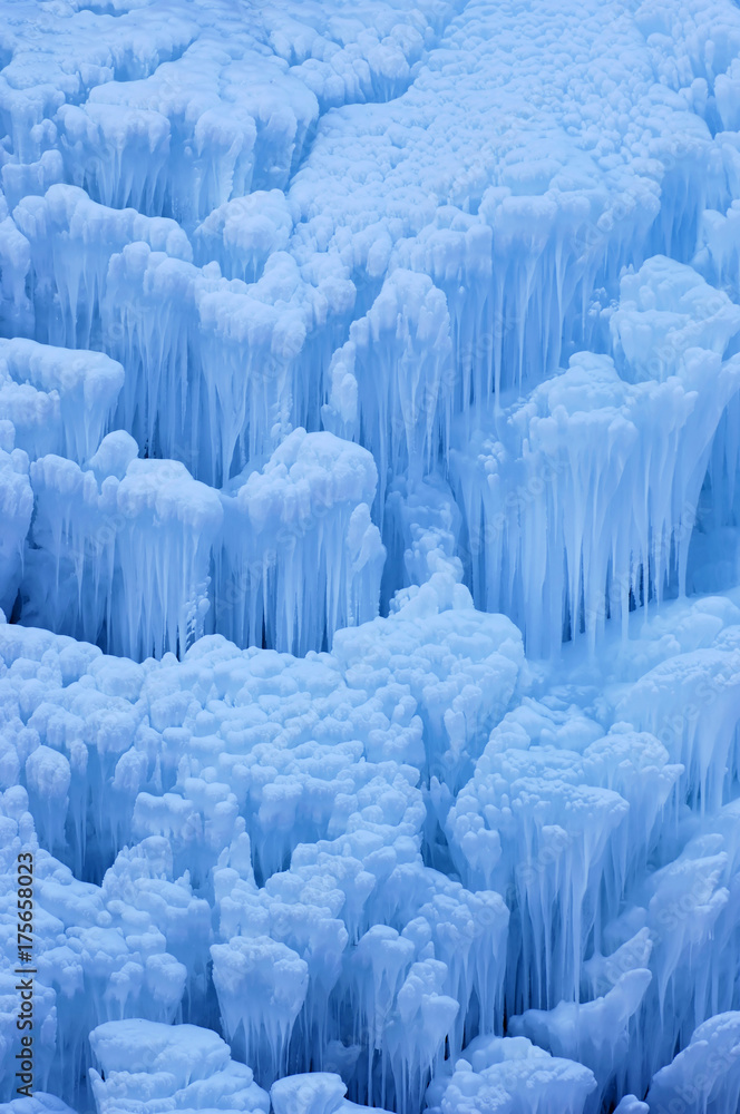 Obraz premium Frozen cascade, Schaechental, Uri, Switzerland, Europe