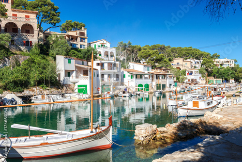 Canvas-taulu Cala Figuera - old fishing port of Santanyi - 4562