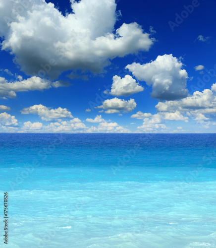 Fototapeta Naklejka Na Ścianę i Meble -  Blue aqua sea and sky clouds background in summer