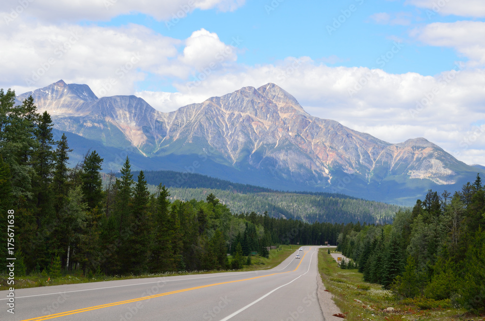 Naklejka premium Sceneries on the road driving to Banff from Vancouver