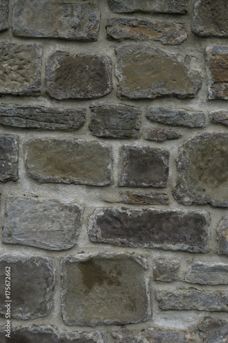 alte steinmauer aus großen steinen