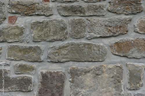 alte steinmauer aus großen steinen