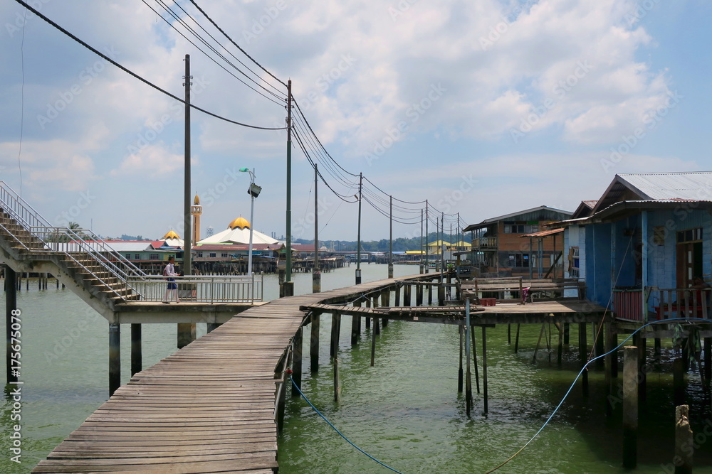 Fototapeta premium The world's largest water settlement 「kampung ayer」in Bruneiブルネイ カンポンアイール