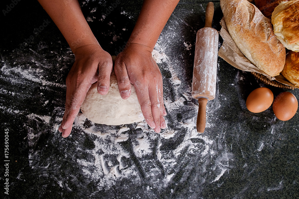 Obraz premium Hands working with dough preparation recipe bread