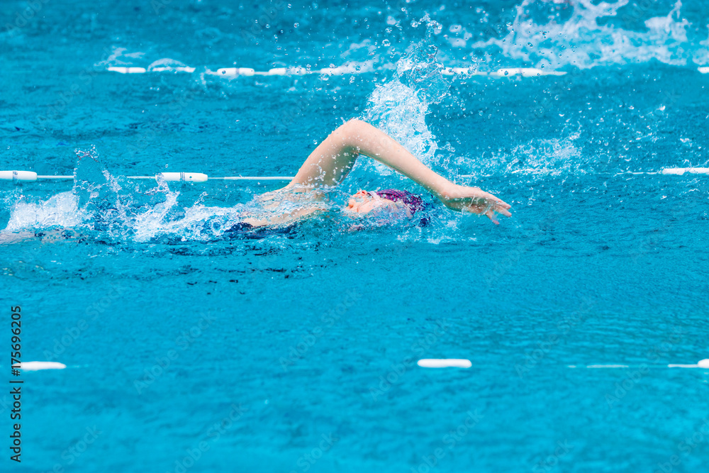 female swimmer swimming in freestyle stroke
