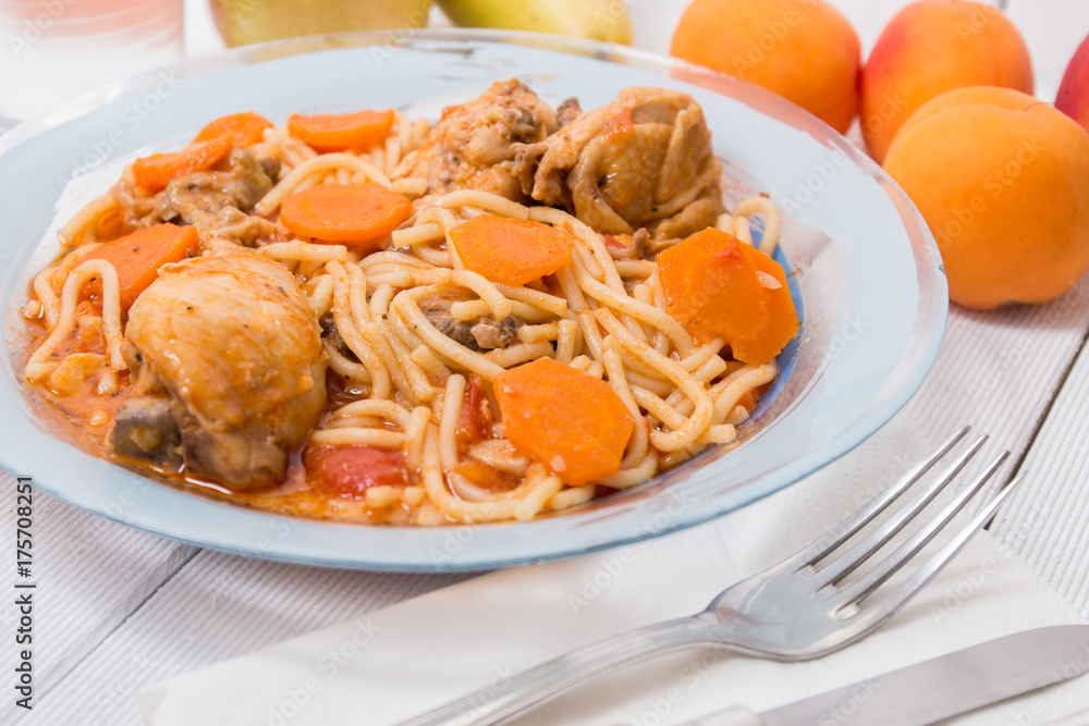 Spaghetti with chicken and carrot Spaghetti with chicken and carrot