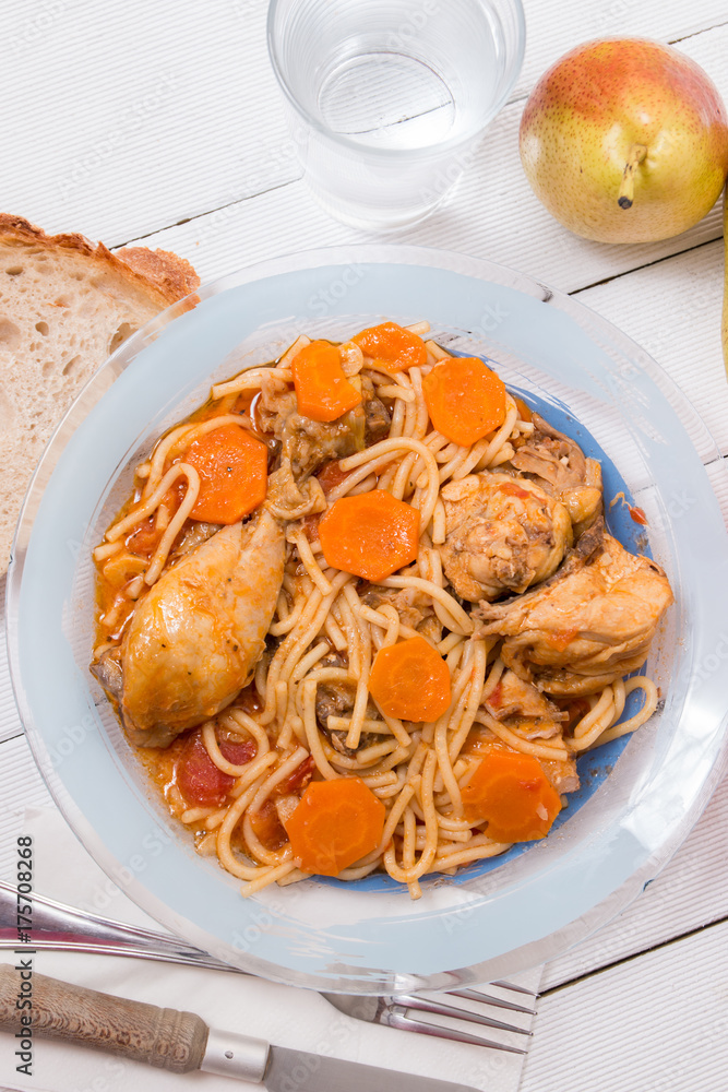 Spaghetti with chicken and carrot Spaghetti with chicken and carrot