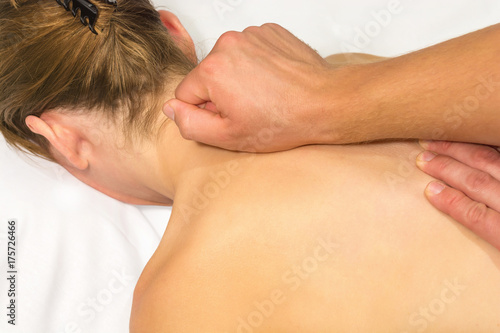 Verspannungen an der Wirbelsäule mit Massage lösen
