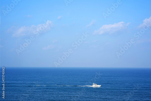 Sea horizon on a sunny summer day © polack