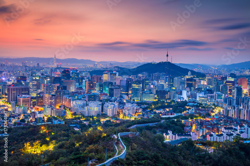 Canvas Print Seoul. Cityscape image of Seoul downtown during summer sunrise.