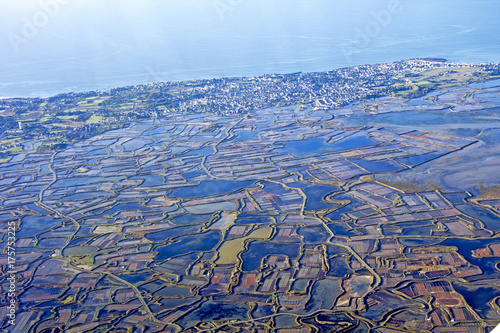 Vol sur la cote atlantique, estuaire de la Loire et marais salant guérande saint nazaire et la baule photo