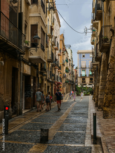 Narrow street of Tarragona © David