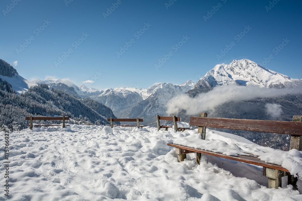 Panorama Aussicht Alpen Gipfel im Winter Schnee Bänke