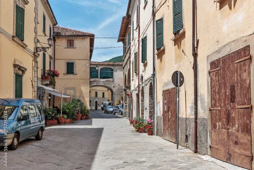 Fototapeta premium Old Italian streets in Tuscany