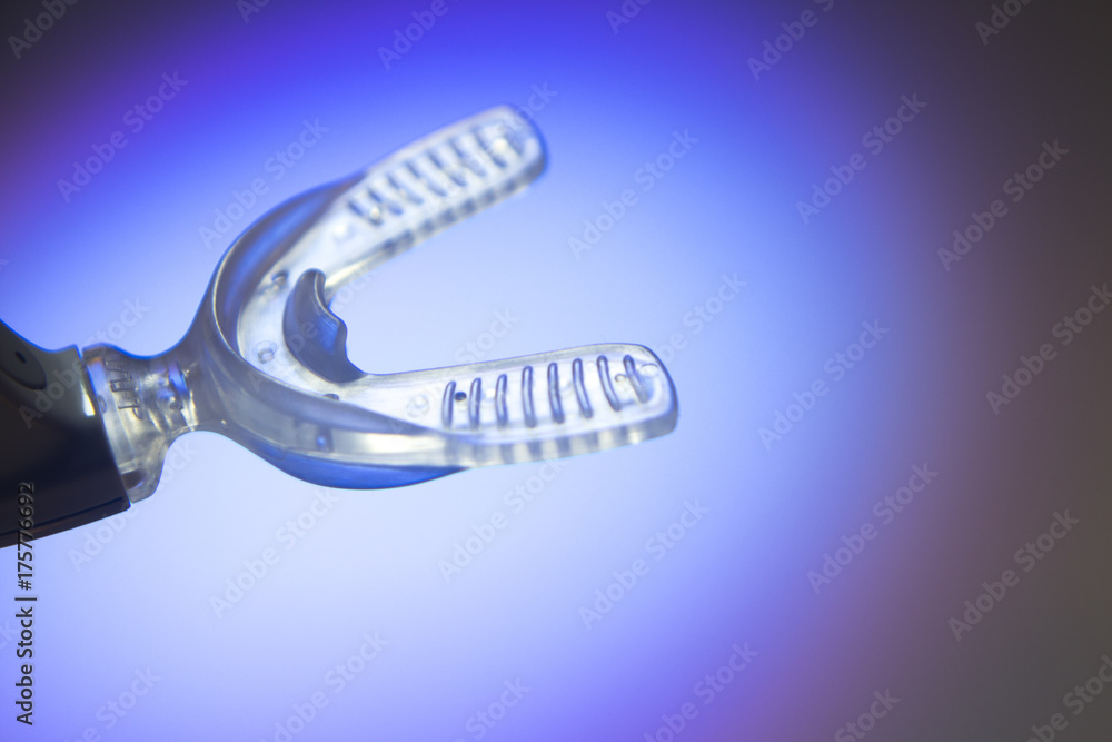 Dental bracket aligner vibrator Dental bracket aligner vibrator