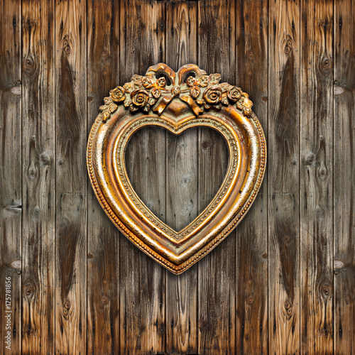 Big Retro Gold Heart Shape Picture Frame
