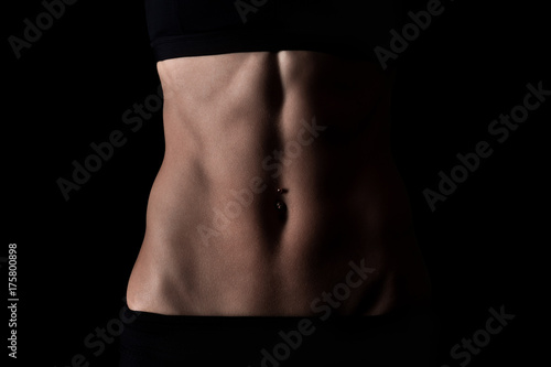 weiblicher Bauch, Lowkey