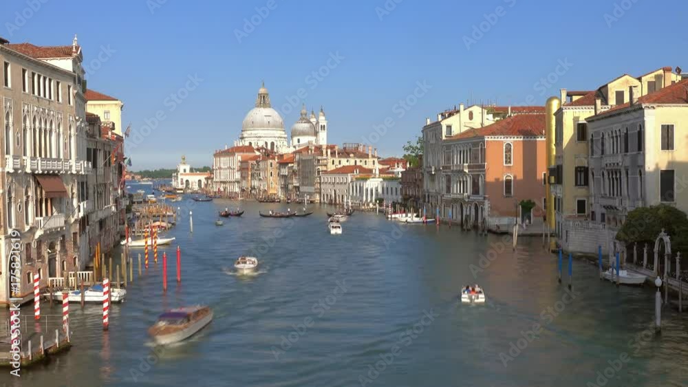 Grand canal and Basilica Santa Maria della Salute, Venice, Italy, timelapse 4k
Grand canal and Basilica Santa Maria della Salute, Venice, Italy, timelapse 4k