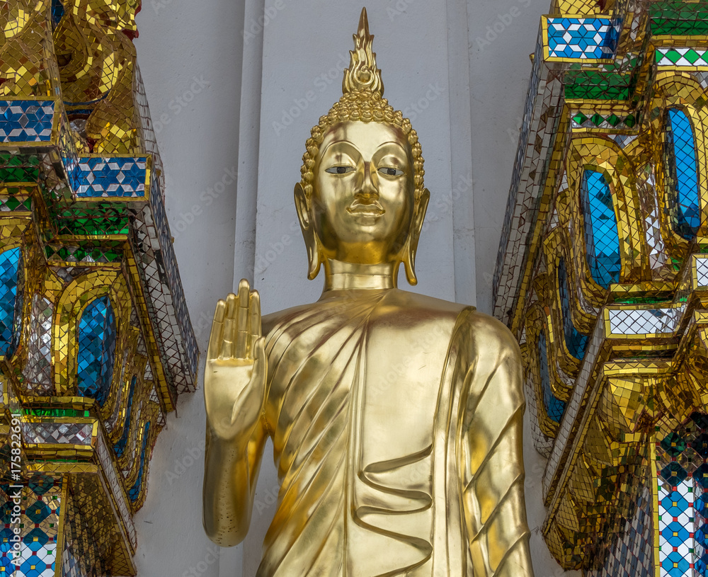 Fototapeta premium Wat That Thong Buddhist Temple in Bangkok Thailand