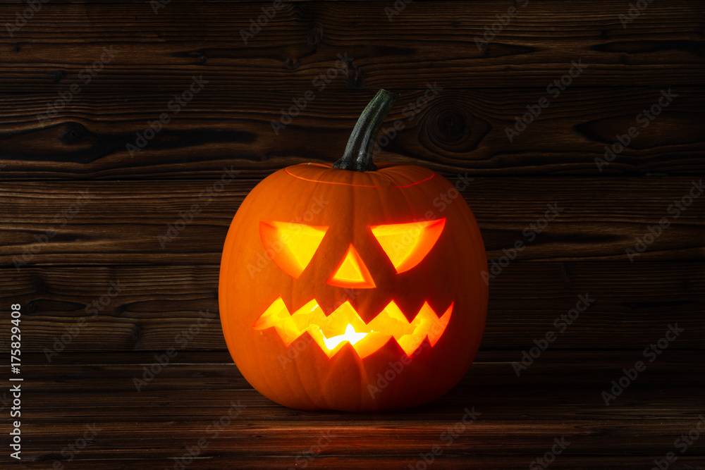 Obraz premium Glowing Halloween pumpkin
