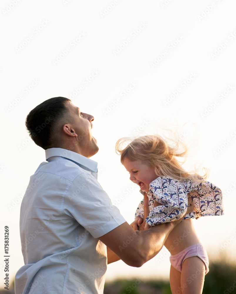 father fools around with his little daughter