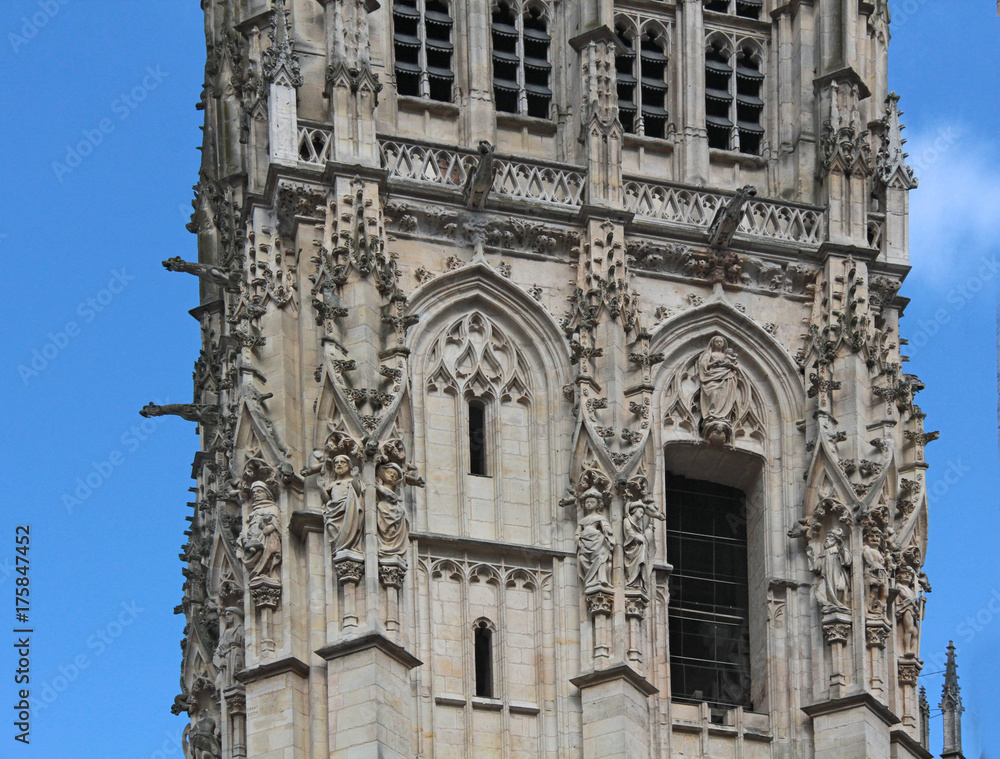 Fototapeta premium Tour de la cathédrale