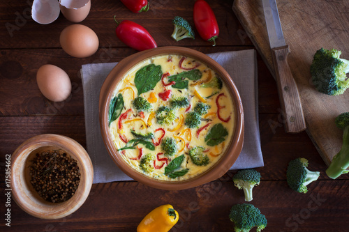 Omelette prepared with vegetables and spinach