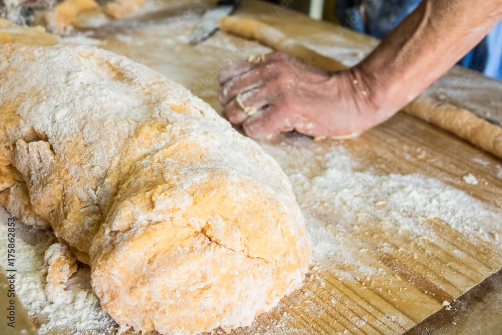 Preparazionedei gnocchi con patate e zucca fatti in casa ,sapori Italiani Preparazionedei gnocchi con patate e zucca fatti in casa ,sapori Italiani