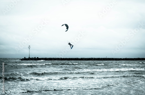 Kitesurfer in Aktion