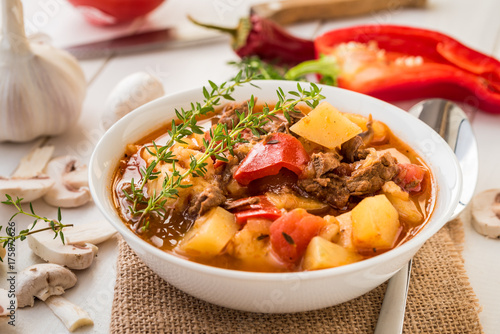 Tableau sur toile Bograch - Hungarian soup goulash with meat and vegetables.