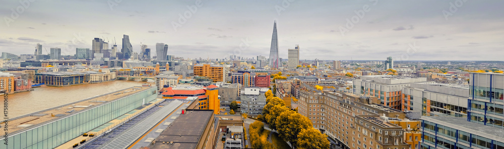 Panoramic aerial view of central London in Autumn