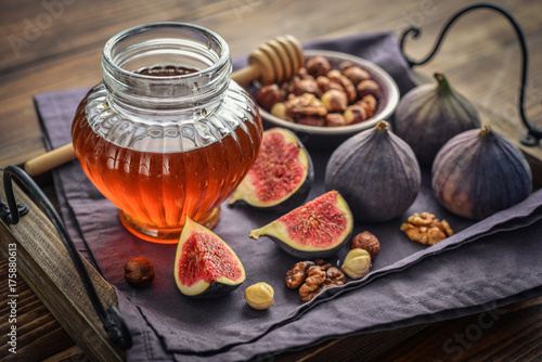 Honey with fresh figs and nuts