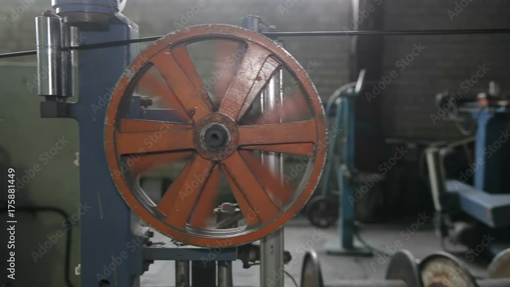 Rotating rollers and machine wheels in production Rotating rollers and machine wheels in production