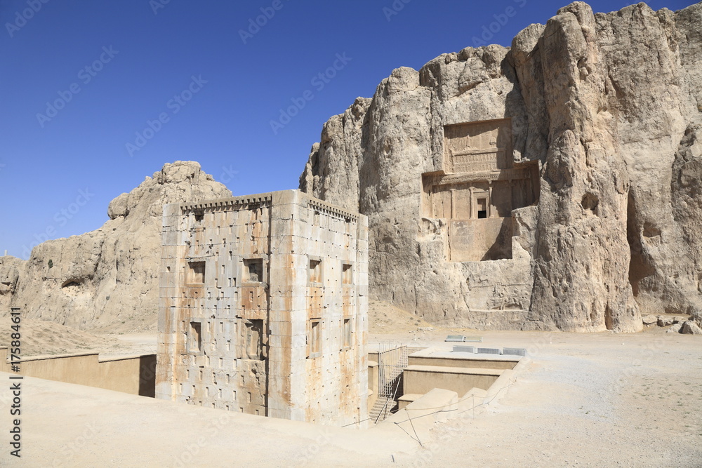 ナグシェ・ロスタムのゾロアスター教の神殿と王墓 ナグシェ・ロスタムのゾロアスター教の神殿と王墓