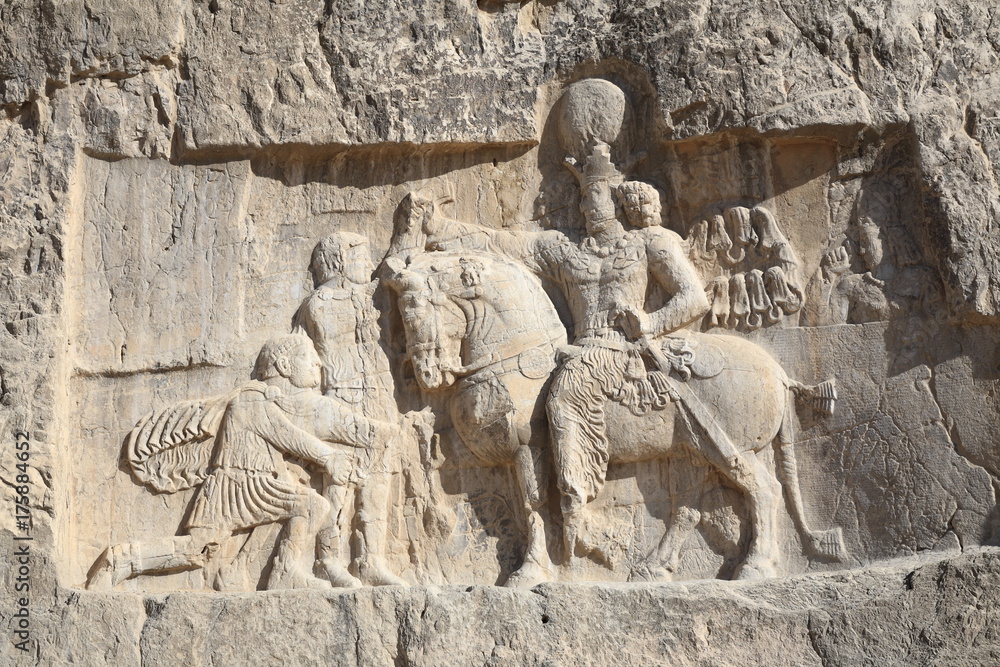 ナグシェ・ロスタムのシャープール1世に跪くローマ皇帝ヴァレリアヌス帝のレリーフ Stock 写真 Adobe Stock